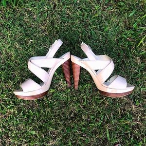 Preowned Moda strappy tan sandals size 6.5